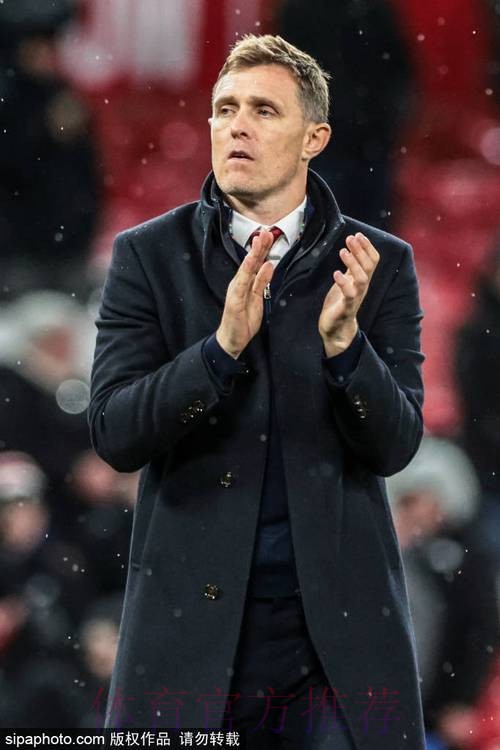 布莱顿老帅点赞“硬碰硬”防守：在老特拉福德，海鸥队用稳守破解曼联的危险长传